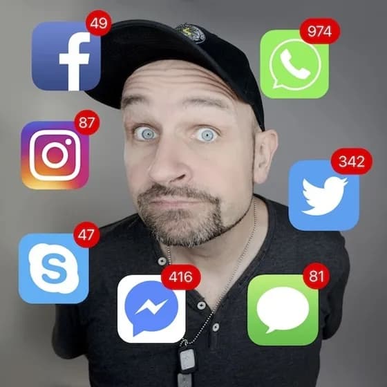 Dominik „Dodokay" Kuhn  - mit „Asoziale Medien – Über das Für und Wider digitaler Kommunikation"