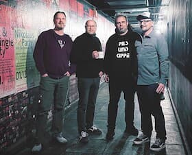 Pils & Kippe trifft 4 Zimmer Küche Bad - der unplugged Singer-Songwriter Rock-Pop-Punk Abend
