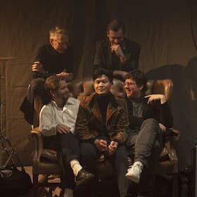 Woodbeez - Lust auf eine Zeitreise – mit Rückfahrtschein ins Hier und Jetzt?