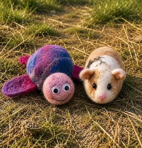 Mercedes-Benz Kinderferienprogramm - Filz-Workshop - Mit flauschiger Wolle zu zauberhaften Meisterwerken