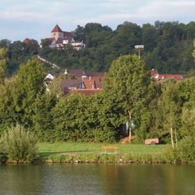 Führung zum und über den Jüdischen Friedhof - Davidstern und Segenshände