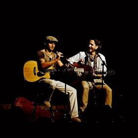 Simon & Garfunkel Tribute meets Classic - Duo Graceland mit Streichquartett & Band