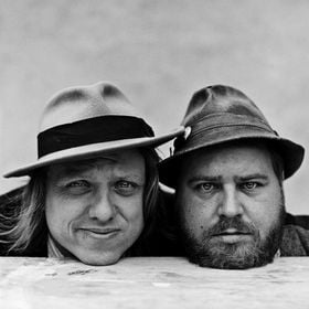 Tom & Basti - Zwoaschneidig