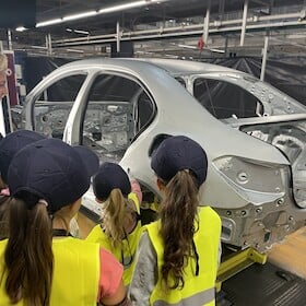 Mercedes-Benz Kinderferienprogramm - Faszination Karosserierohbau - Erlebe, wie Autos entstehen!