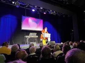 Ab 2026 Unterhaltung, Theater, Comedy, Dia - Weihnachten auf Rezept - Dr. Henning Kothe