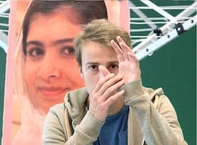 Malala - Mädchen mit Buch - Theater Lindenhof
