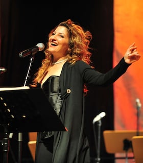 Ab 2026 Unterhaltung, Theater, Comedy, Dia - All I want for Christmas - Ein Weihnachtsmitsingkonzert