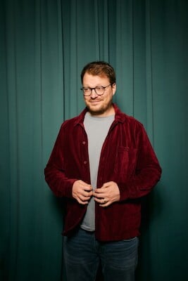 Maxi Gstettenbauer - mit „KOMPLETT ABSURD“
