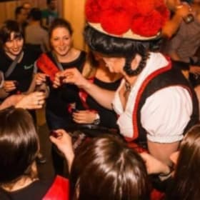 Zick, Zack, Zwiebel, ab in Giebel! - Der Pub Crawl mit den Kneipentour-Guides