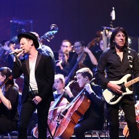 Rock meets Classic - Siggi Schwarz mit Band feat. Markus Engelstaedter & Frankfurter Sinfoniker - Rock-Highlights der 70er/80er