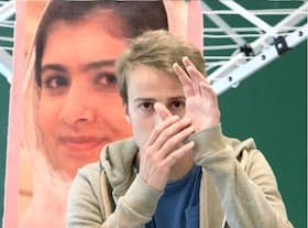 Malala - Mädchen mit Buch - Theater Lindenhof