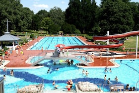 Freizeit- und Familienbad 2026 - Das Ticket berechtigt zum einmaligen Eintritt in das Bad. Kein Wiedereintritt möglich.