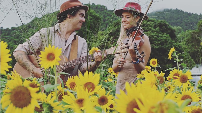 JC AND THE TREE - (AUS) - Folk-Rock, Roots (Sitzplatz-Konzert)